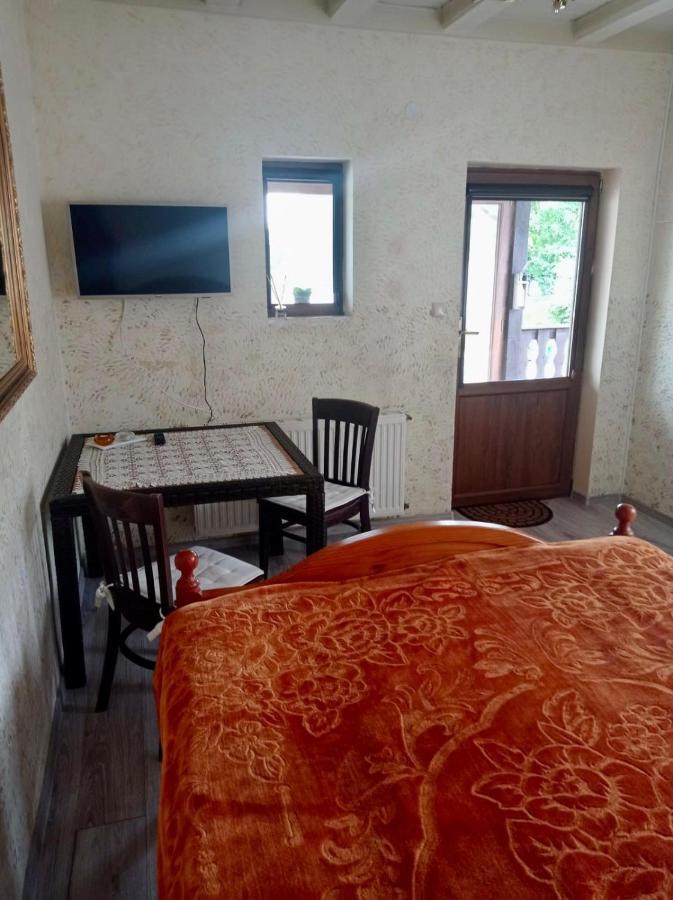 奥斯特基采 Gosciniec Zoska旅舍 外观 照片